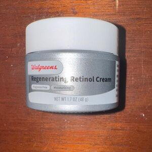 New Regenerating Retinol Cream Moisturizer Sealed 1.7 oz.